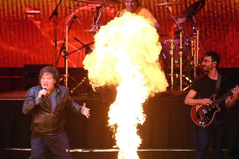 O show presidencial incluiu fogos de artifício