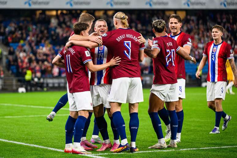 Norway players celebrating victory over Moldova 