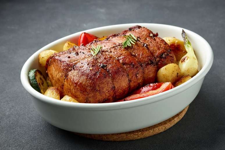 Lombo suíno assado com legumes 