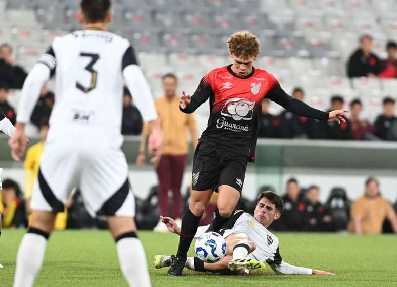 Furacão buscou o empate na segunda etapa, mas sofreu a derrota no final –