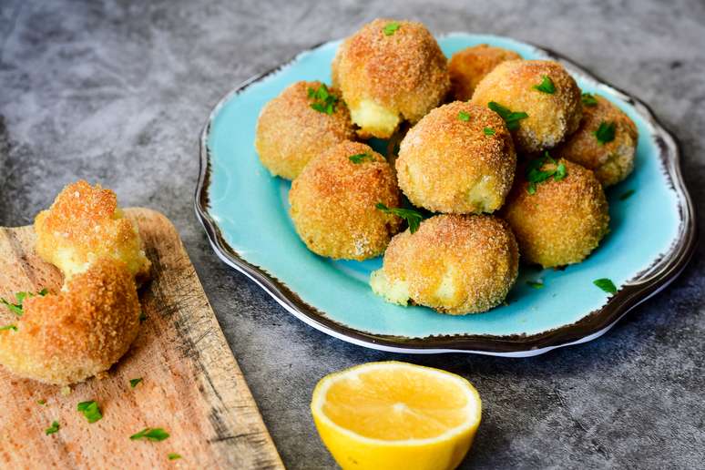 Rice cake stuffed with cheese 