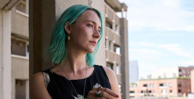 Saoirse Ronan em seu novo filme, 'De Volta ao Mar', disponível na HBO Max