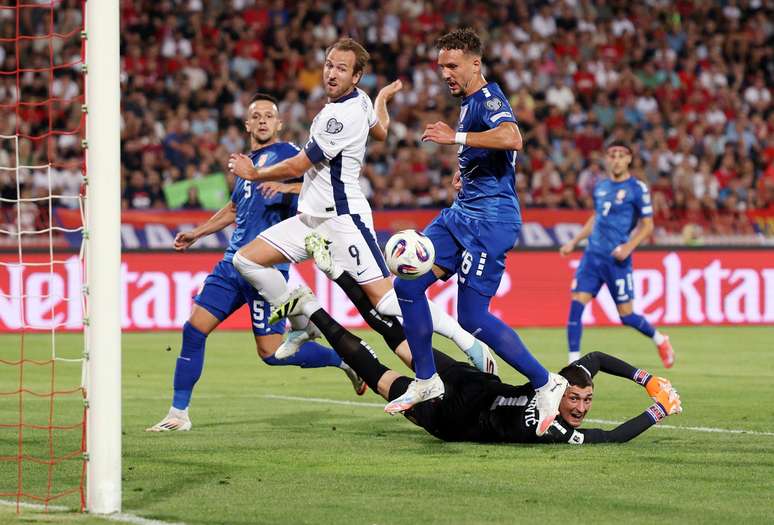 Harry Kane durante a goleada sobre a S&eacute;rvia 