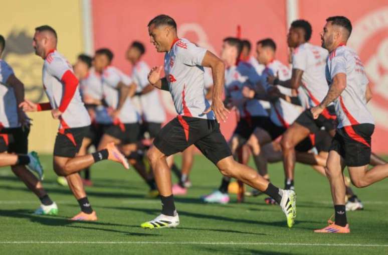 Foto Ricardo Duarte / Internacional - Legenda: Elenco do Internacional fez treinos focados em passes, finalizações e velocidade