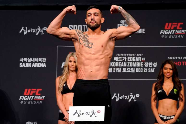 Suman Mokhtarian em pesagem para luta no UFC