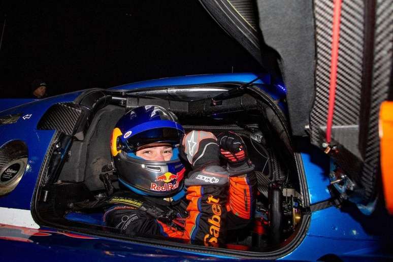 Brasileiro comemorando vitória na Petit Le Mans e o título da LMP3 em 2021