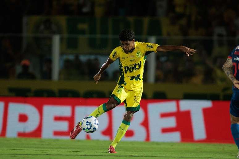Gabriel (Mirassol) durante jogo contra o Bragantino, no dia 01.10.2025 