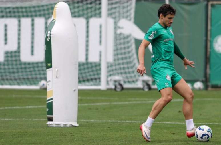 Vitor Roque é uma das ausências para o duelo –