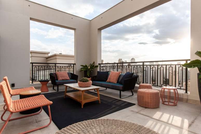 A escolha certa de materiais garante resistência e elegância nas áreas ao ar livre Projeto: Daiane Antinolfi |