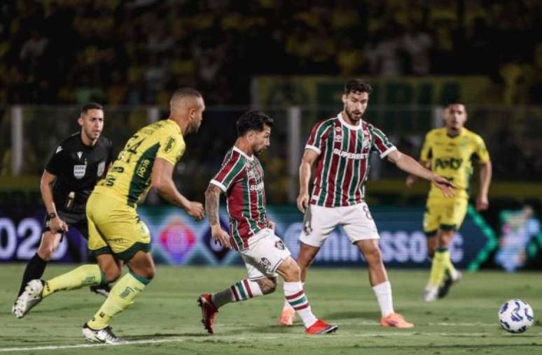 Keno desperdiça chance em derrota do Fluminense –