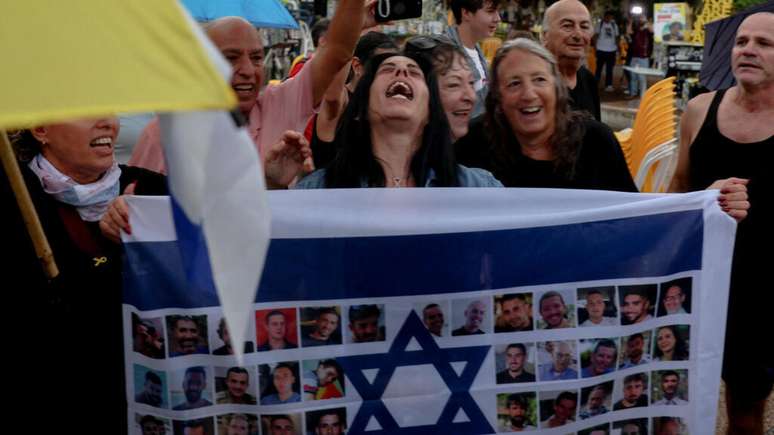 Israel e o Hamas concordaram com o acordo para implementar a primeira fase do plano para acabar com a guerra.