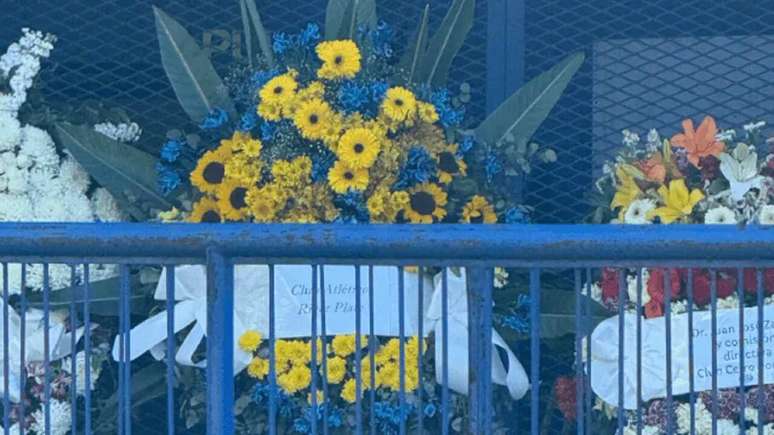 Coroa de flores enviada pelo River Plate no vel&oacute;rio de Russo &ndash; Reprodu&ccedil;&atilde;o/X