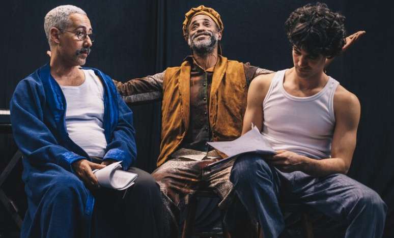 Rodrigo Mercadante, Fabio Neppo e Caio Horowicz em cena no espet&aacute;culo 'Cartas a um Jovem Escritor'