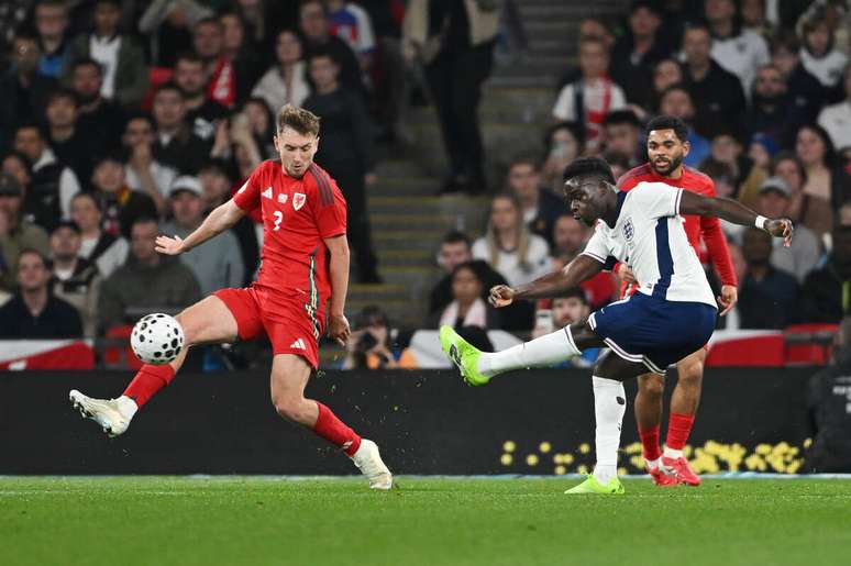 Inlglaterra vence o País de Gales por 3 a 0, em Wembley –