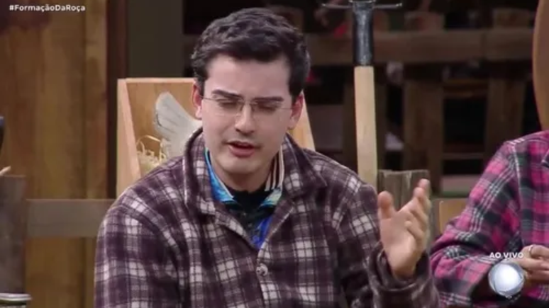 A Fazenda 17: Peoas reclamam novamente de falta de banho de Dudu: 'Nem perfume' / Reprodução: Record