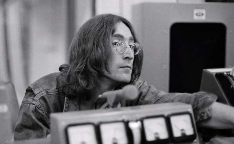 John Lennon desconfiava ter telefone grampeado pelo governo Nixon.
