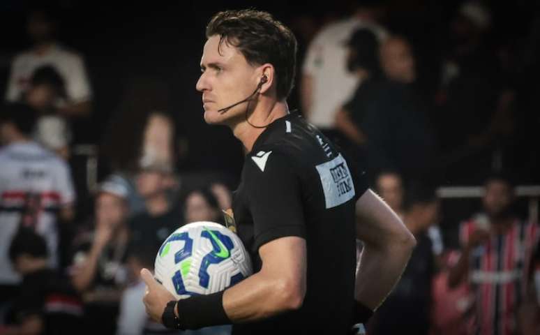Ramon Abatti Abel foi o responsável por apitar o clássico entre São Paulo e Palmeiras.