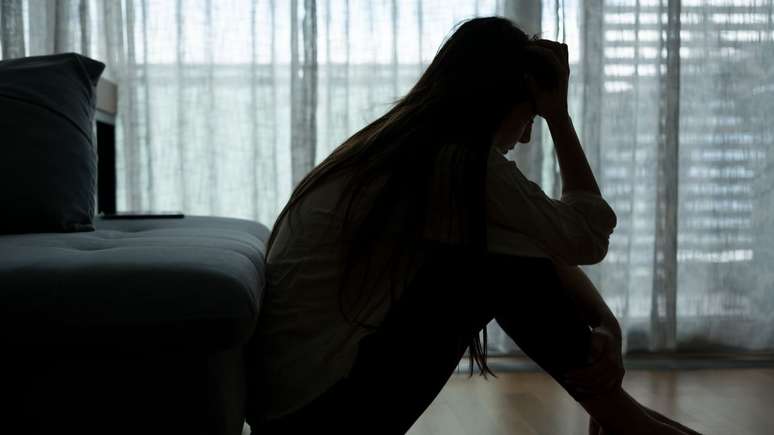 Estudo revela que mulheres têm quase o dobro de risco genético para depressão; entenda o que a descoberta significa