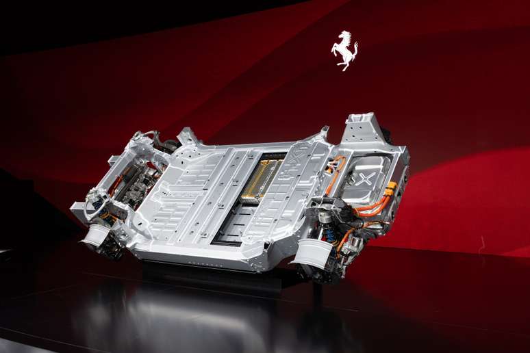 Primeiro elétrico da Ferrari chegará em 2026 com mais de 1.000 cv