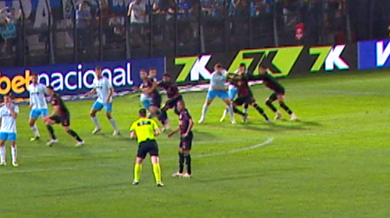 CBF divulga áudios do VAR sobre lance polêmico de Bragantino x Grêmio; árbitros confirmam soco de Kannemann em Pedro Henrique