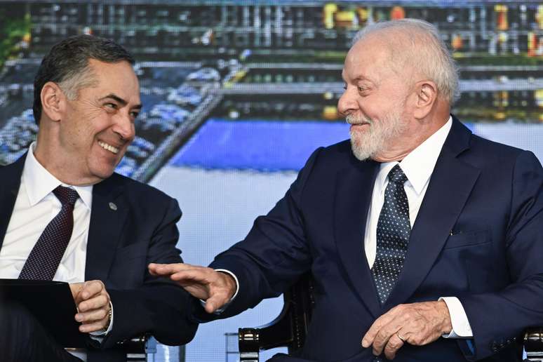 Barroso e Lula durante evento em Brasília 