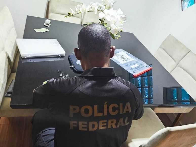 Estão sendo cumpridos 66 mandados de busca e apreensão expedidos pelo STF em sete estados e no DF