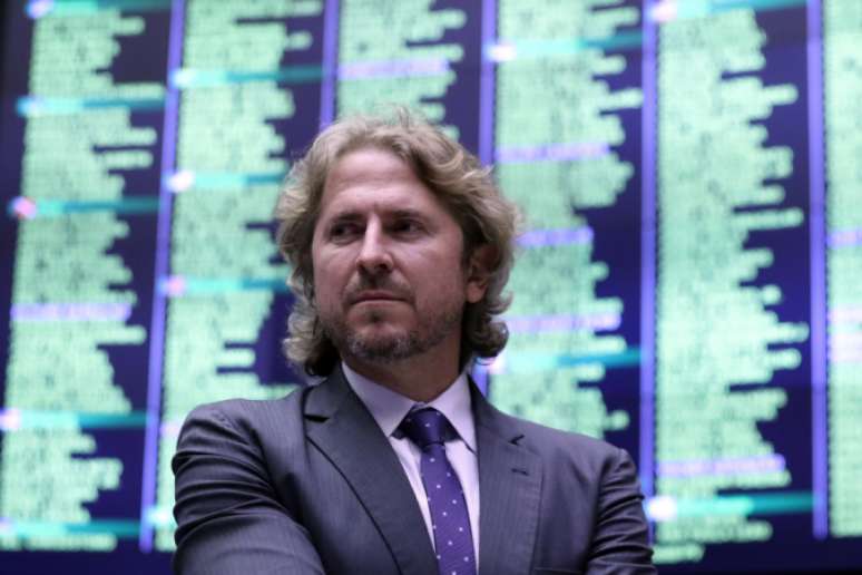 Deputados analisam cenário após derrota do governo na Câmara 