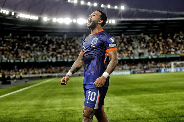 Memphis Depay (Holanda) celebrando seu gol contra a Lituânia, no dia 20.09.2025 