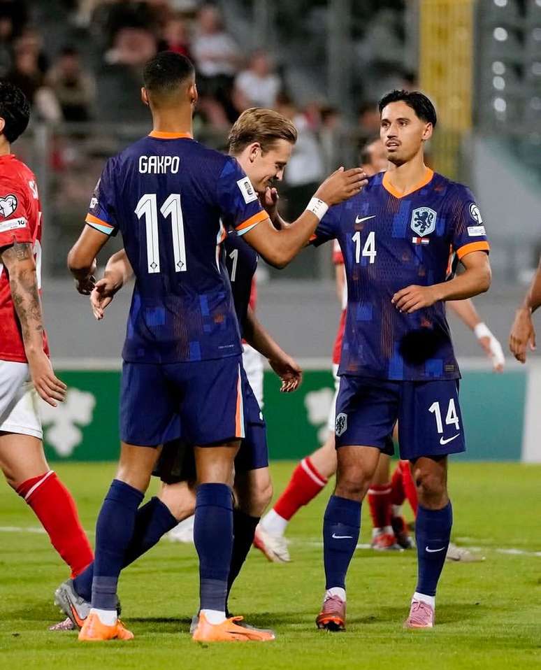 Holanda vence Malta. 
