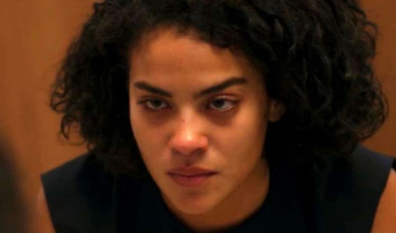 Maria de Fátima (Bella Campos) de 'Vale Tudo' não deve entregar o filho para adoção.