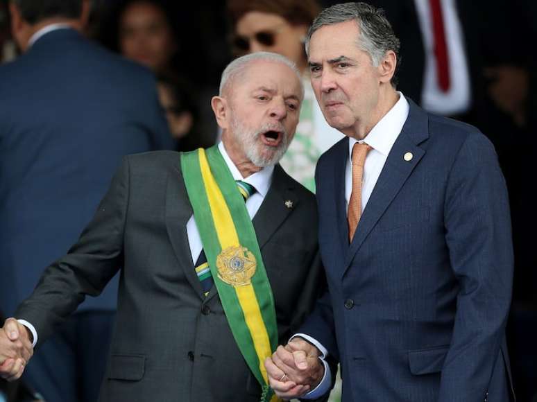 Luís Roberto Barroso conversou com o presidente Lula antes de anunciar a aposentadoria no STF