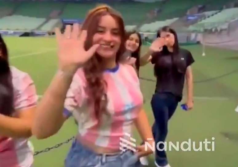 Paraguaios realizaram a visita com a camisa do avesso –