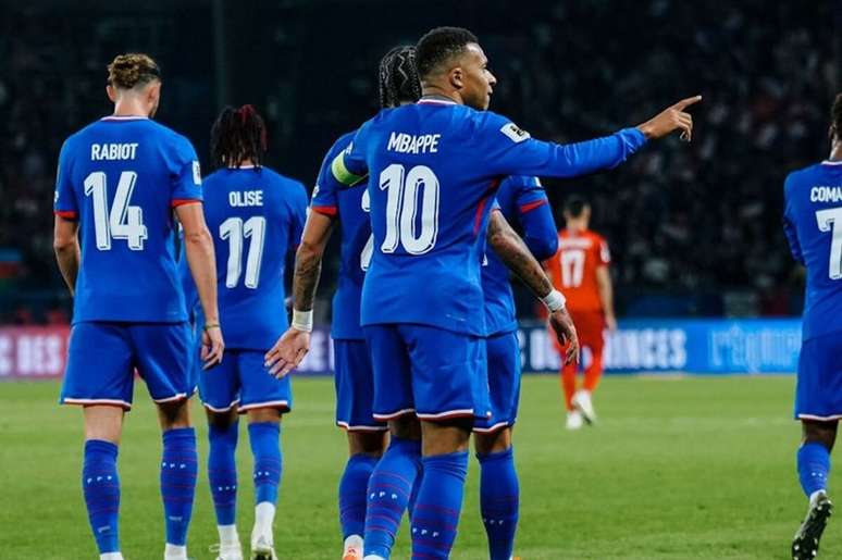 Mbappé comemora o gol marcado na vitória sobre Azerbaijão –