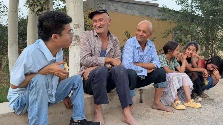 Li Chuangye gosta de dirigir uma clínica rural e está de plantão 24 horas por dia, sete dias por semana