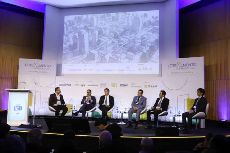 Circe Bonatelli (mediador), Floriano de Azevedo Marques Neto (TSE), Francisco Eduardo Loureiro (corregedor-geral da Justiça de SP), Jeronymo Pedro Villas Boas (TJ-GO), Luis Paulo Germanos (Germanos Advogados Associados) e Robinson Silva (Tendências)