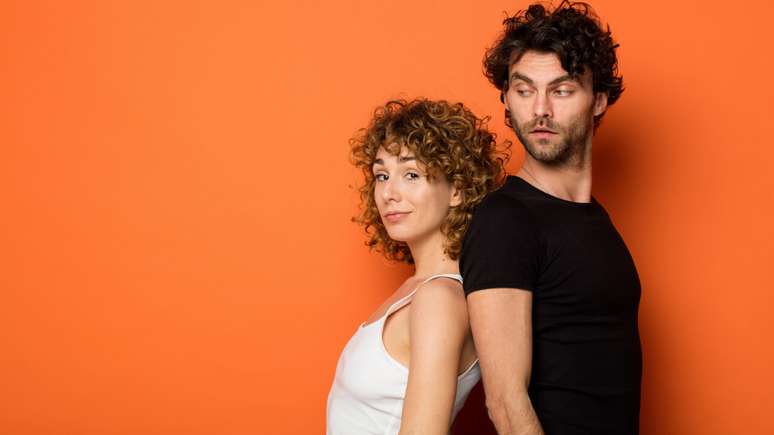 Descubra agora como os diferentes signos enfrentam a complexidade de uma amizade colorida, que vai al&eacute;m dos limites tradicionais