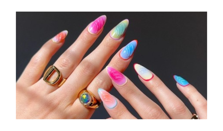 Vibrant and decorated nails for spring: 10 nail art photos to try for a fresh and bold look