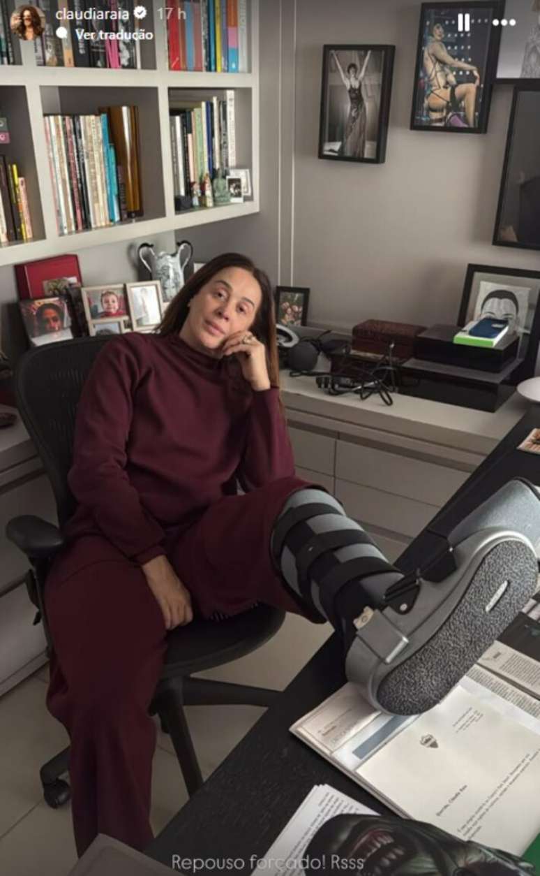 Claudia Raia torce o tornozelo esquerdo e cancela próximas apresentações de 'Cenas da Menopausa'