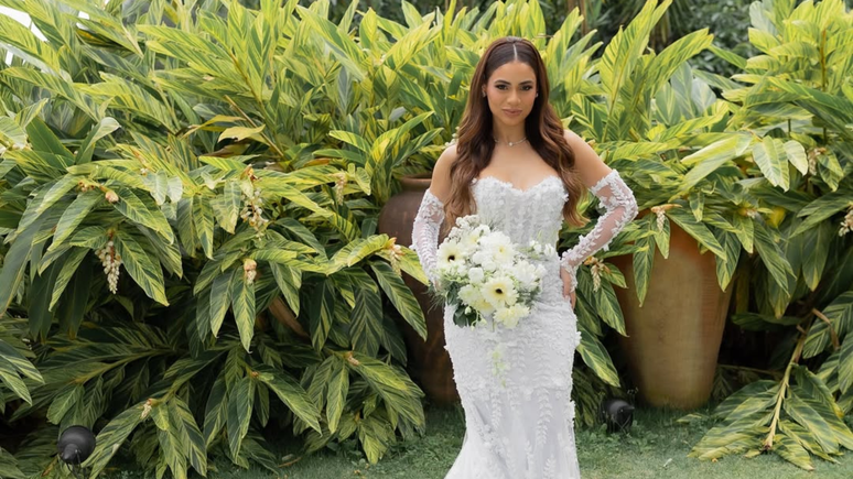 Lexa marries Ricardo Vianna in a celebrity-filled ceremony; see photo
