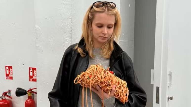 Isabella Scherer wears a pasta bag at Paris Fashion Week: See the price of the piece Isabella Scherer wears a pasta bag at Paris Fashion Week: See the price of the piece