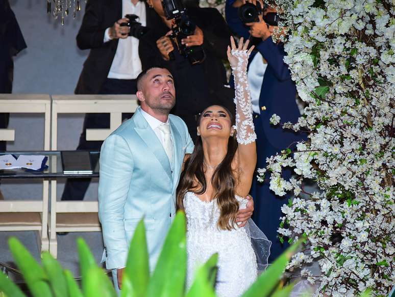 Lexa and Ricardo Vianna are touched by the tribute to their daughter at the wedding