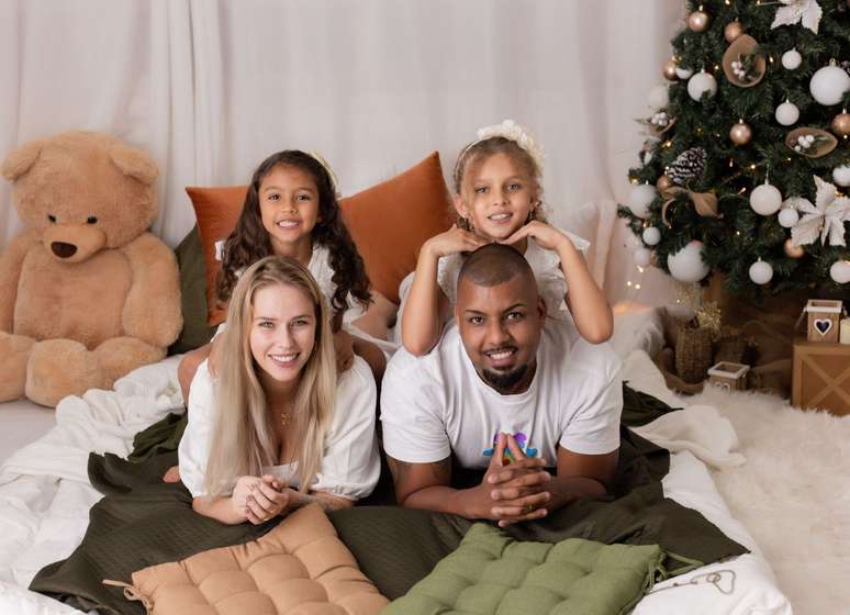 Família de Milena e Carize incluem pai e irmã que celebrarão Dia das Crianças neste domingo