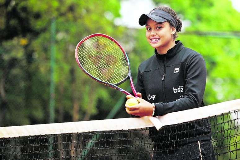 Naná Silva, dos treinos no asfalto ao ranking mundial aos 14 anos; hoje, aos 15, disputa sua primeira final como tenista profissional