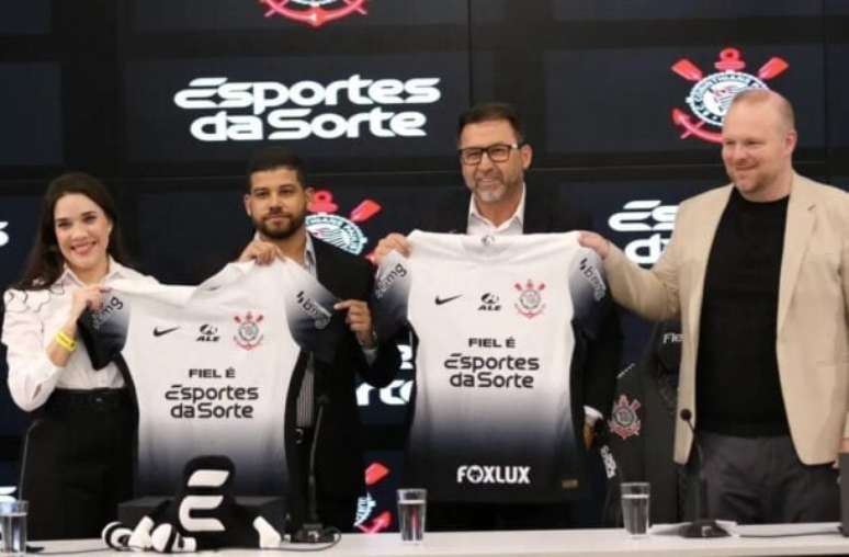 Corinthians announces sponsors and seeks to valorize the maestro