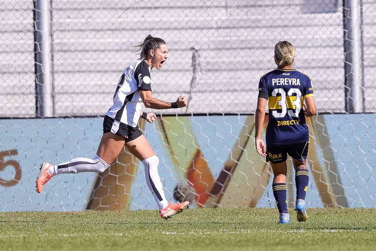 Corinthians atropela o Boca Juniors e avança na Libertadores Feminina.