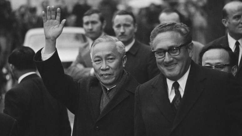 Le Duc Tho foi declarado vencedor do Prêmio Nobel da Paz, juntamente com o ex-secretário de Estado Henry Kissinger, em 1973