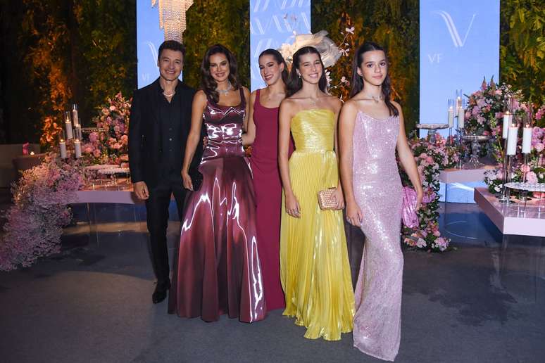 Rodrigo Faro, Vera Viel and daughters 