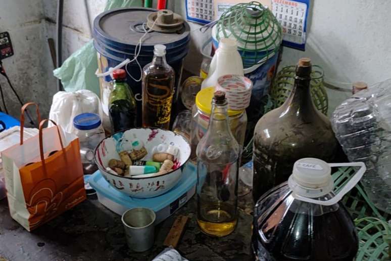 Officers found more than 800 empty bottles, liters of adulterated liquids and abused animals