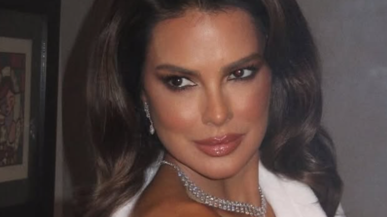 After recovering from cancer, Vera Viel celebrates her fiftieth birthday with a party in Sao Paulo