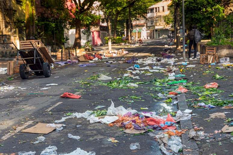 O cenário de desperdício de alimentos revela uma "incoerência gravíssima" no Brasil, afirma especialista